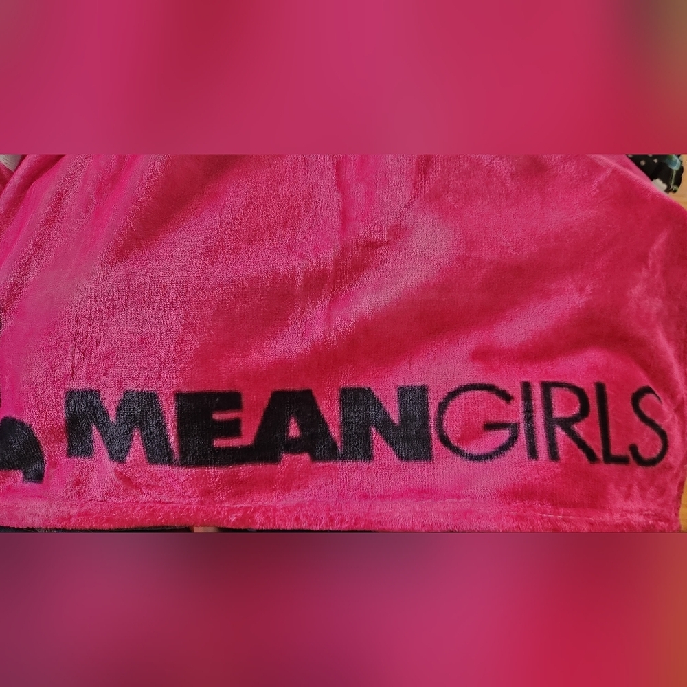 Mean Girls Pink Burn Book 50” X 60” Fleece Blanket New - Picture 4 of 4